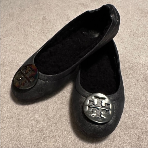 480. EUC (Worn Twice) - Tory Burch Chrome Flats With Fleece Lining - Picture 4 of 5